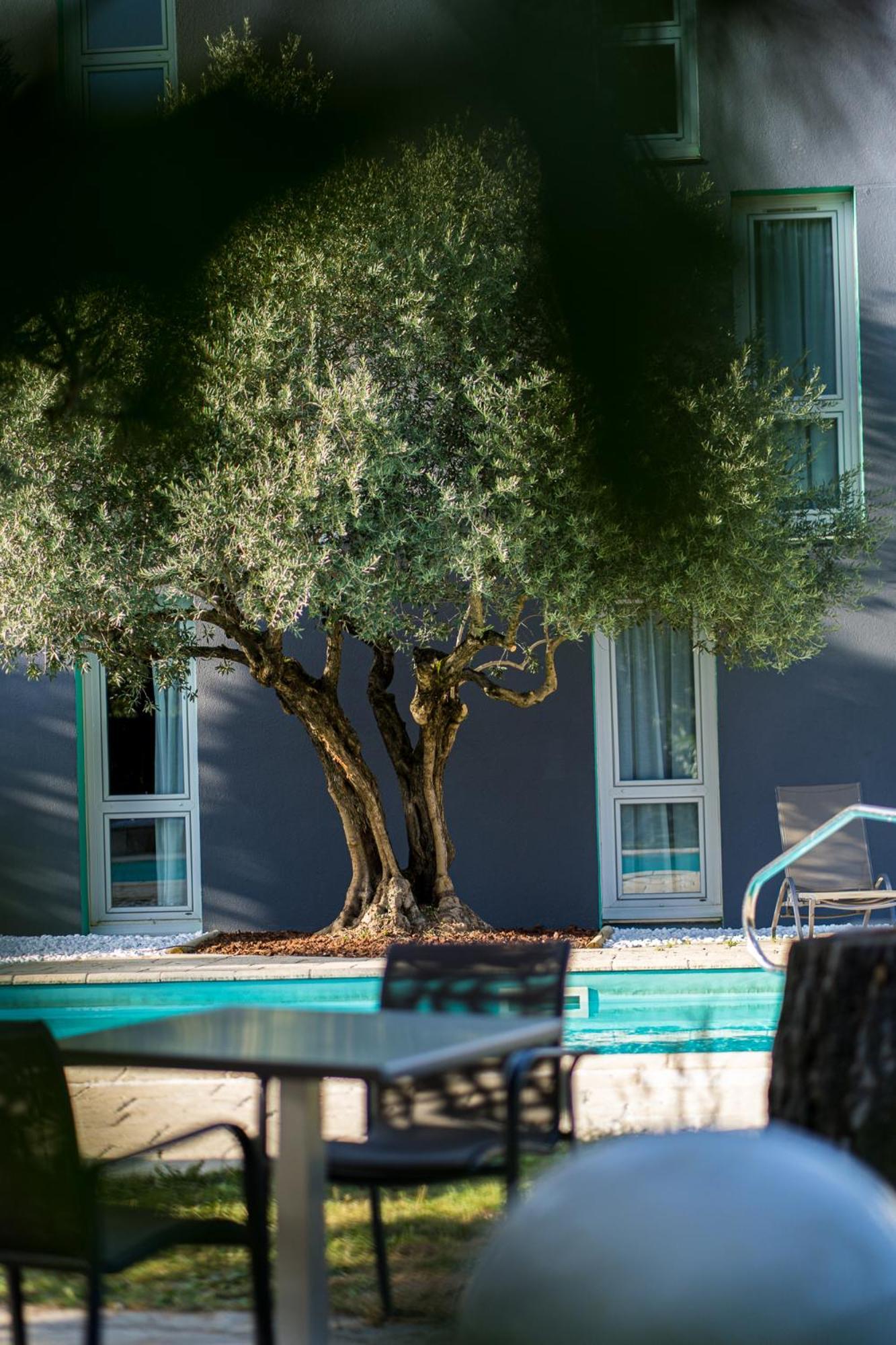 Pomo Hotel & Restaurant Échirolles Buitenkant foto