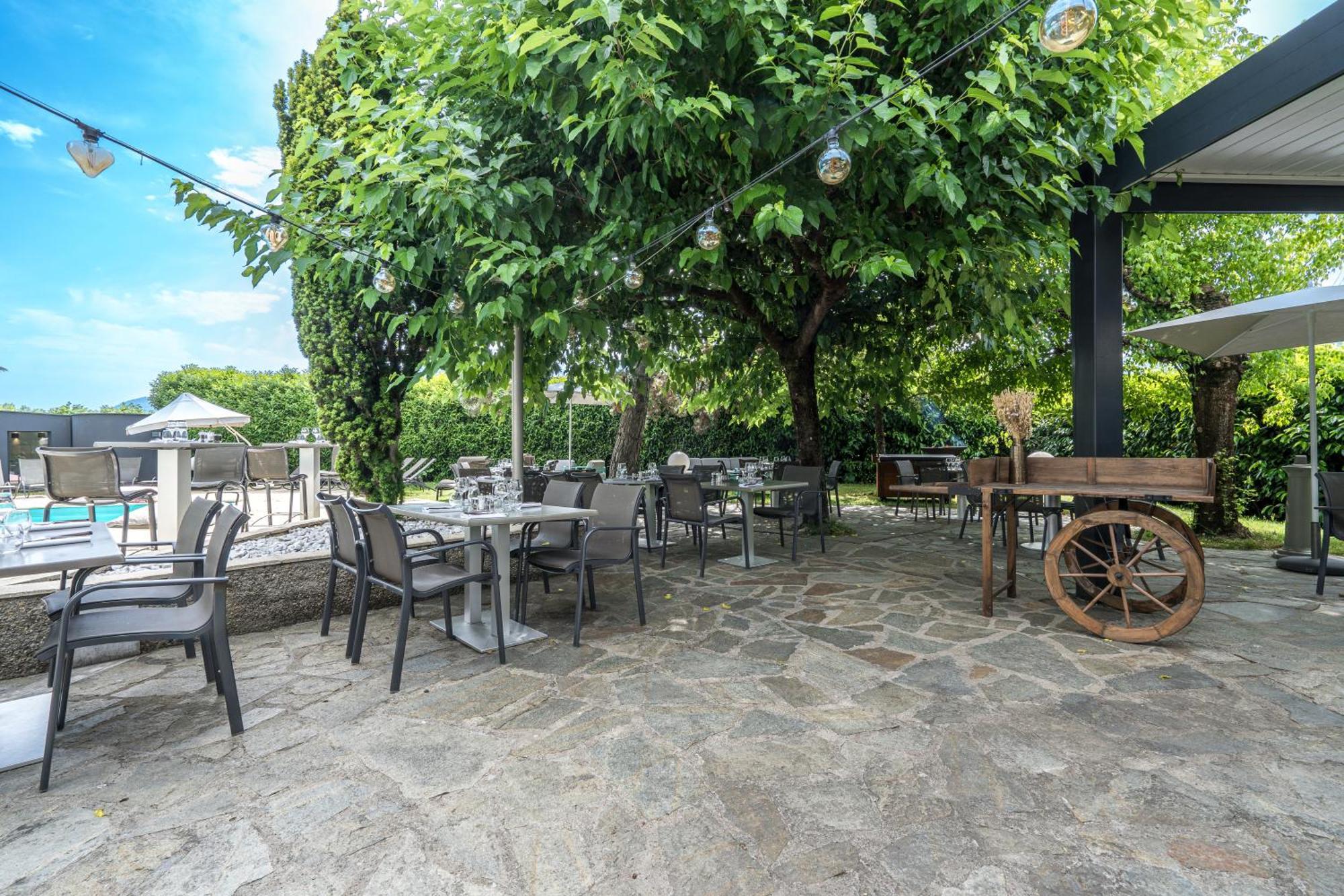 Pomo Hotel & Restaurant Échirolles Buitenkant foto