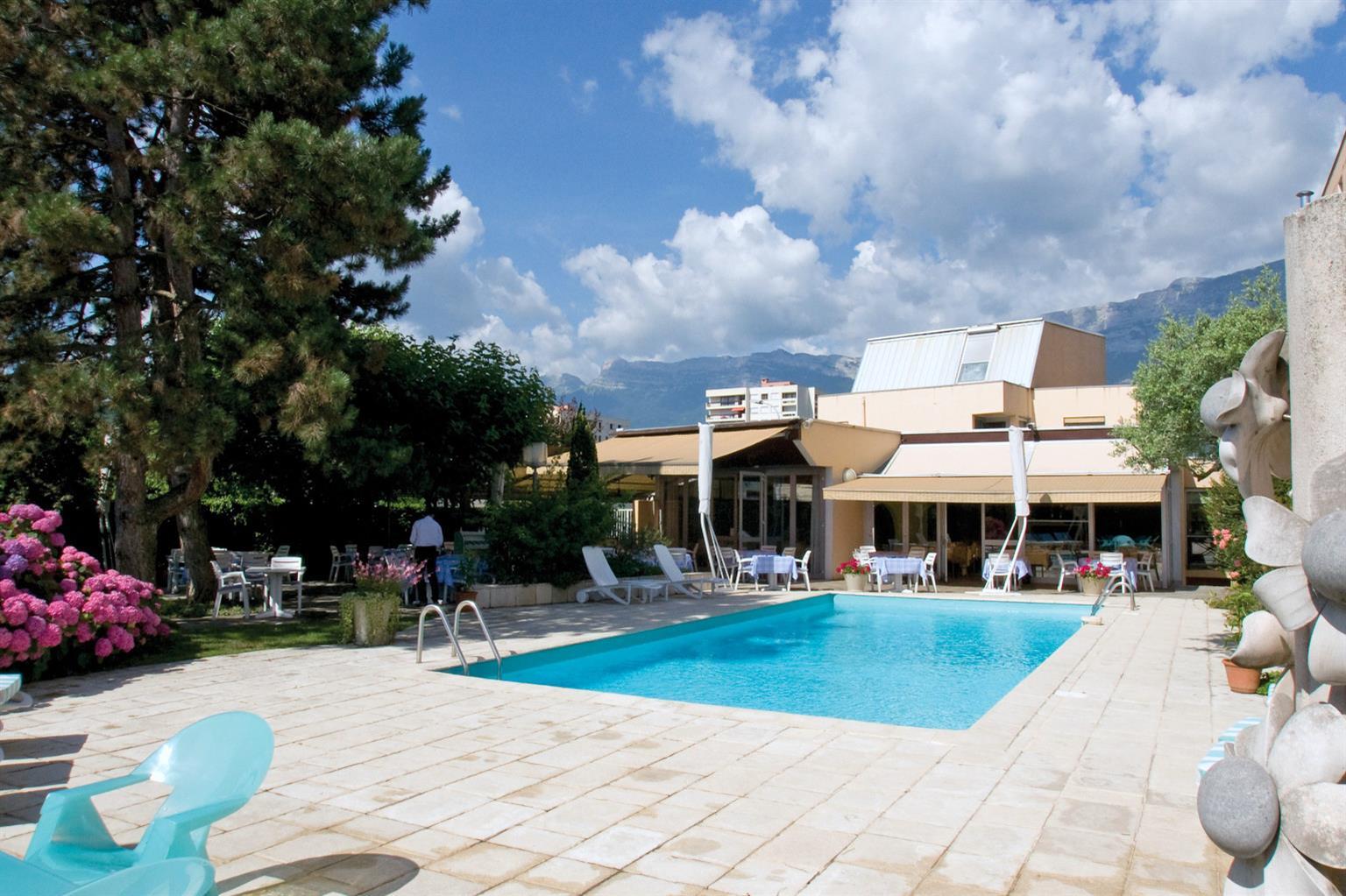 Pomo Hotel & Restaurant Échirolles Buitenkant foto